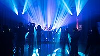 Das Kirchenschiff wird zum Dancefloor
